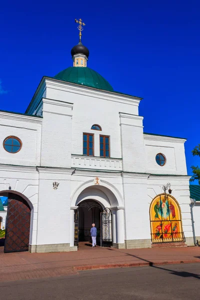 Puerta de la Iglesia de San Cirilo Belozersky de Transfiguración monasterio en Murom, Rusia —  Fotos de Stock