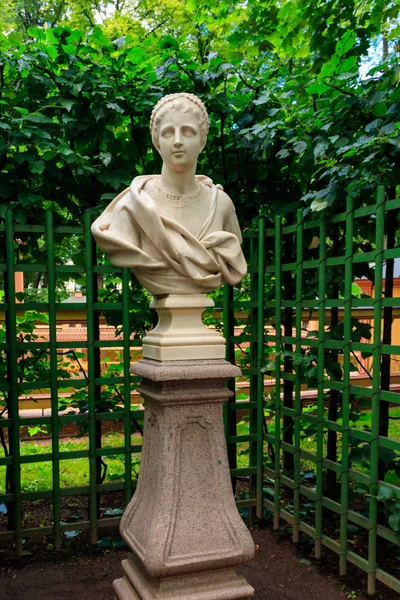 Marble bust of roman senator Marcellus Mark Claudius in old city park Summer Garden in St. Petersburg, Russia — 스톡 사진