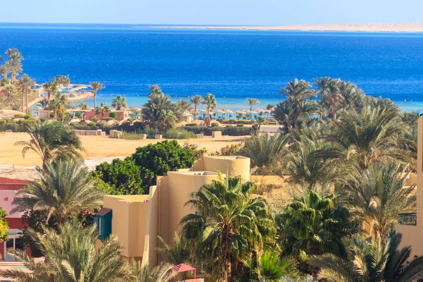 View of tropical resort and Red sea in Hurghada, Egypt — Stock Photo, Image