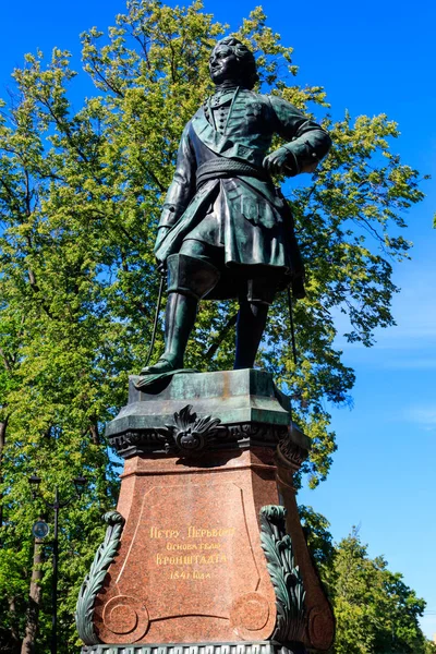 Památník Petra Velikého v ruském Kronstadtu — Stock fotografie