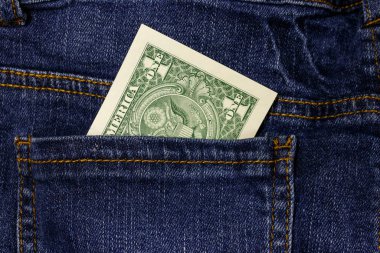 Bir dolarlık banknot kot bir cebinde
