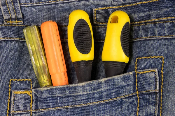 Cacciaviti nella tasca dei blue jeans — Foto Stock