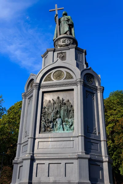 Saint Vladimir Monument, dedicated to the Great Prince of Kiev Vladimir the Great (built in 1853) in Kiev, Ukraine — Stock Photo, Image