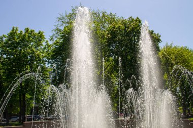 Şehir Parkı çeşme su sıçramalarına