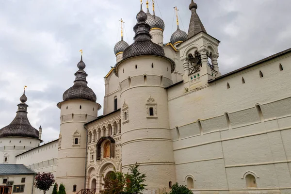 Gate Church of the Resurrection of Christ in Rostov kremlin, Russia Золотий перстень Росії — стокове фото