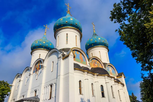 Catedral de la Asunción de la Trinidad Lavra de San Sergio en Sergiev Posad, Rusia — Foto de Stock