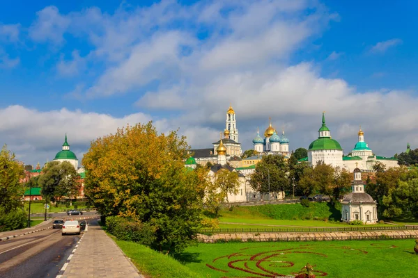 Vista de la Trinidad Lavra de San Sergio en Sergiev Posad, Rusia — Foto de Stock