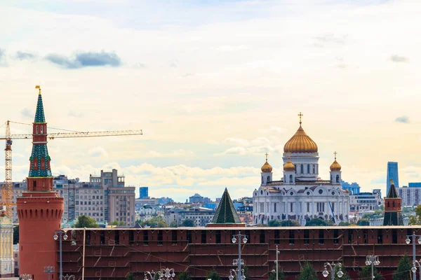 Vista do Kremlin de Moscou e da Catedral de Cristo Salvador no centro de Moscou, Rússia — Fotografia de Stock