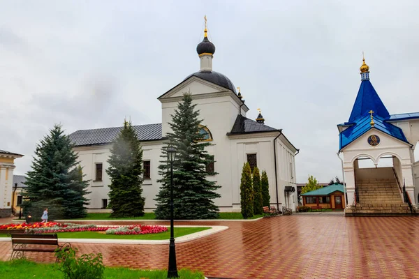 Wyssozki-Kloster in Serpuchow, Oblast Moskau, Russland — Stockfoto