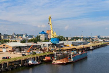 Kiev, Ukrayna 'daki nehir kargo limanı