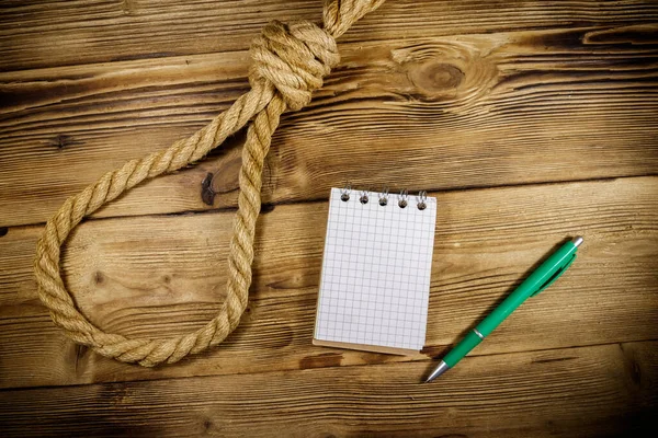 Dodelijke Lus Van Touw Zelfmoordbriefje Een Houten Achtergrond Het Begrip — Stockfoto