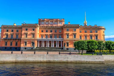 Mikhailovsky Kalesi ya da Mühendisler Kalesi, I. Paul 'un Rusya' nın başkenti Saint Petersburg 'da bulunan eski kraliyet konutudur.