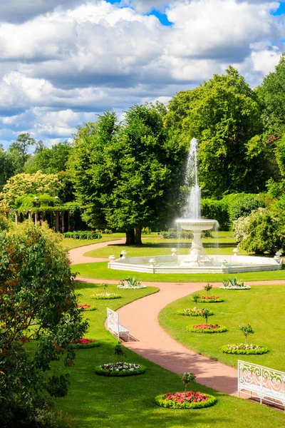 Jarrón Fuente Mármol Parque Catherine Tsarskoye Selo Pushkin Rusia — Foto de Stock