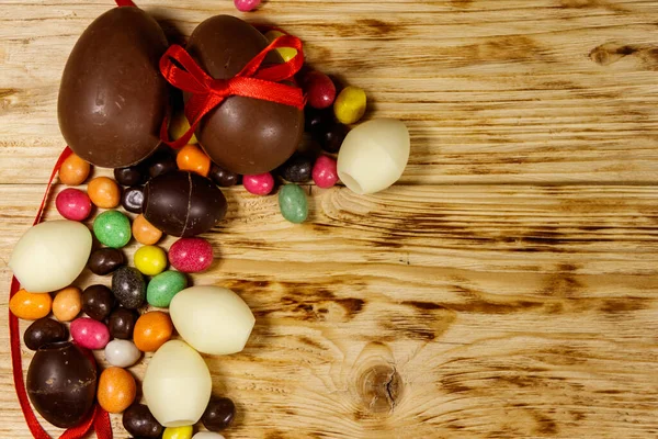 Composition Pâques Avec Des Œufs Chocolat Sur Fond Bois Vue — Photo