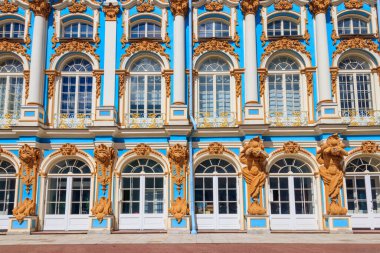 Rusya 'nın Saint Petersburg yakınlarındaki Tsarskoye Selo (Puşkin) kasabasında bulunan Catherine Sarayı' nın bir parçası.