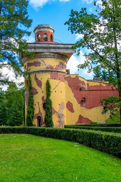 Torre Ruina Parque Catherine Tsarskoye Selo Pushkin Rusia —  Fotos de Stock