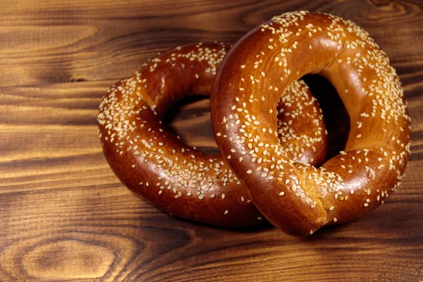 Bagels Met Sesamzaad Houten Tafel — Stockfoto