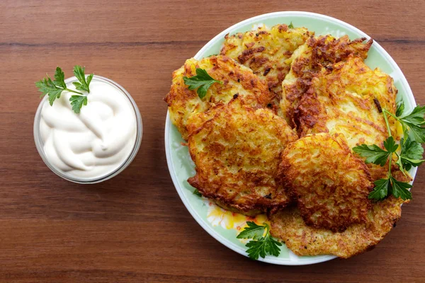 Homemade Fried Potato Pancakes Sour Cream Wooden Table Top View — Stock Photo, Image
