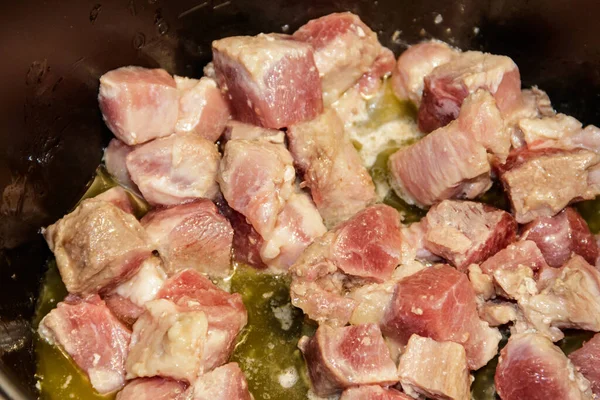 Κομμένο Χοιρινό Κρέας Μαγείρεμα Αργή Κουζίνα — Φωτογραφία Αρχείου