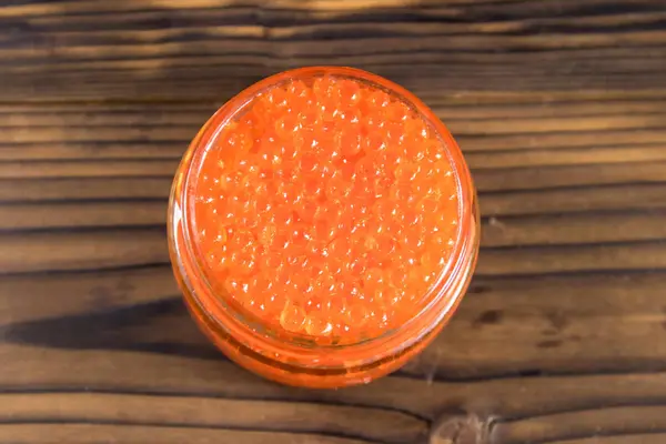 Roter Kaviar Glas Auf Einem Holztisch Ansicht Von Oben — Stockfoto