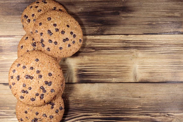 Csokoládé Chip Cookie Kat Fából Készült Asztal Szemközti Nézet — Stock Fotó