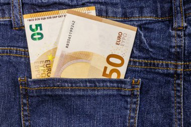 Kot pantolonun cebinde 50 Euro.