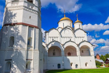 Rusya 'nın Suzdal kentinde, şefaat kulesi (Pokrovsky) olan şefaat katedrali. Rusya 'nın altın yüzüğü