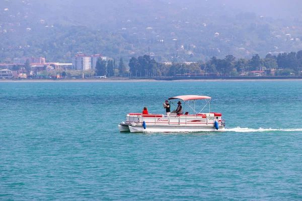 Batumi Georgia Mayo 2018 Velero Motor Mar Negro Ocio Verano — Foto de Stock