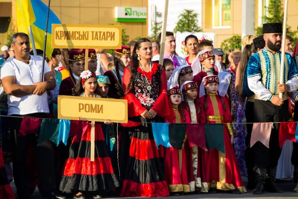Genichesk Ucrânia Agosto 2017 Pessoas Roupas Tradicionais Durante Festival Culturas — Fotografia de Stock
