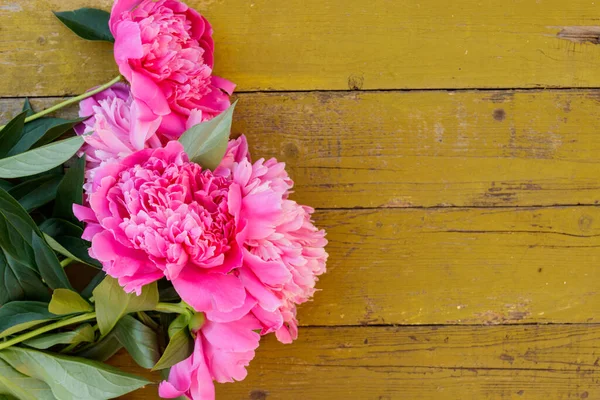 Flores Peonía Rosa Sobre Fondo Rústico Madera Copiar Espacio — Foto de Stock