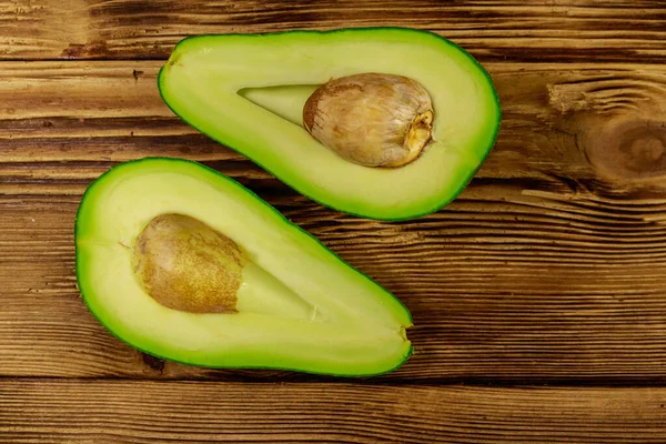 Aguacate Fresco Sobre Mesa Madera — Foto de Stock