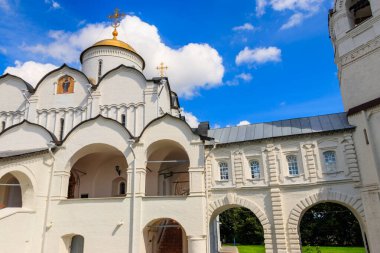 Rusya, Suzdal 'daki şefaat katedrali (Pokrovsky) manastırı. Rusya 'nın altın yüzüğü