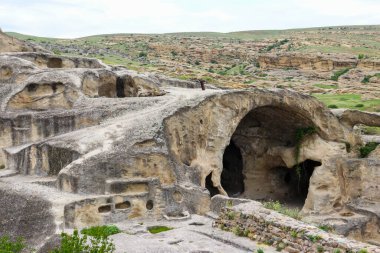 Kafkasya dağlarındaki eski mağara şehri Uplistsikhe, Georgia