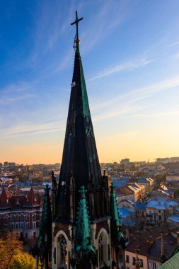 Aziz Kilisesi 'nin çan kulesinden Lviv şehri manzarası. Olha ve Elizabeth. Lvov şehri, Ukrayna