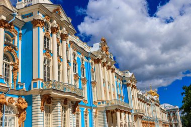 Catherine Palace, Rusya 'nın Saint Petersburg eyaletinin 30 km güneyinde, Tsarskoye Selo (Puşkin) kasabasında yer alan bir Rococo sarayıdır. Rus Çarları 'nın yazlık eviydi.