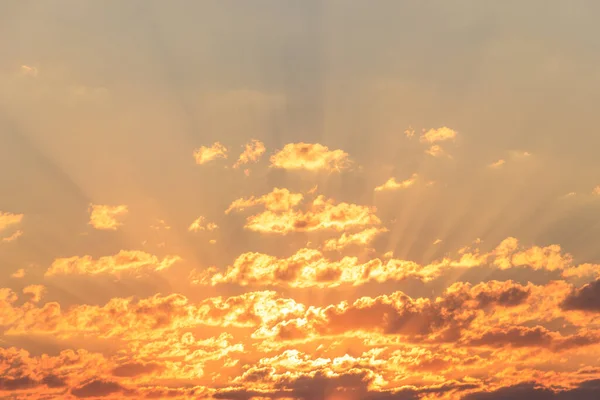 美しいオレンジ色の日の出の空 自然背景 — ストック写真
