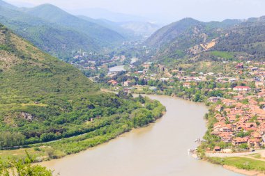 Gürcistan 'ın eski kenti Mtskheta' da hava manzarası