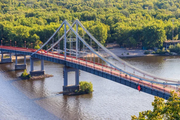 Vista Sobre Ponte Pedonal Através Rio Dnieper Kiev Ucrânia — Fotografia de Stock