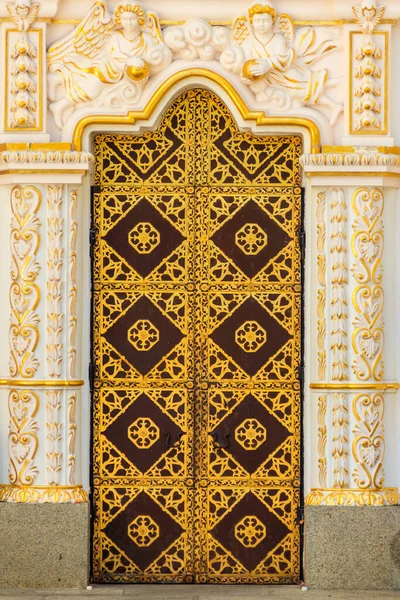 Украшенная Позолоченная Дверь Успенского Собора Киево Печерской Лавры Киевский Монастырь — стоковое фото
