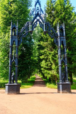 Tsarskoye Selo 'daki Catherine Park' ın Gotik kapısı, Puşkin, Rusya