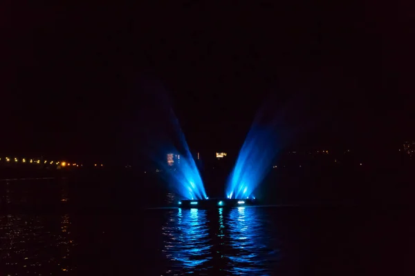 Fontana Illuminata Sul Fiume Dnieper Nella Città Dnipro Ucraina — Foto Stock