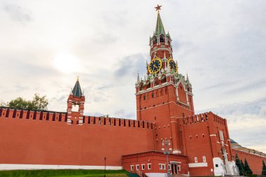 Kremlin 'in Moskova, Rusya' daki Kızıl Meydan 'daki Spasskaya Kulesi