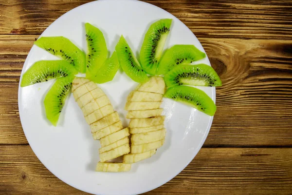 Zdravý Ovocný Dezert Pro Děti Kiwi Banánů Tvaru Palmy — Stock fotografie