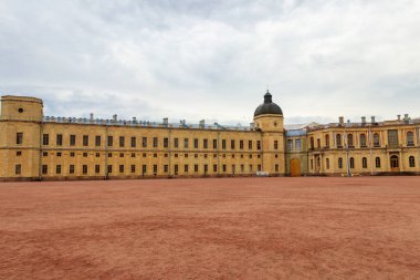 Büyük Gatchina Sarayı, Rusya 'nın St. Petersburg banliyösü Gatchina' da bir saraydır.