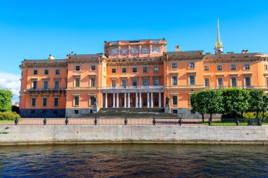 Mikhailovsky Kalesi ya da Mühendisler Kalesi, I. Paul 'un Rusya' nın başkenti Saint Petersburg 'da bulunan eski kraliyet konutudur.