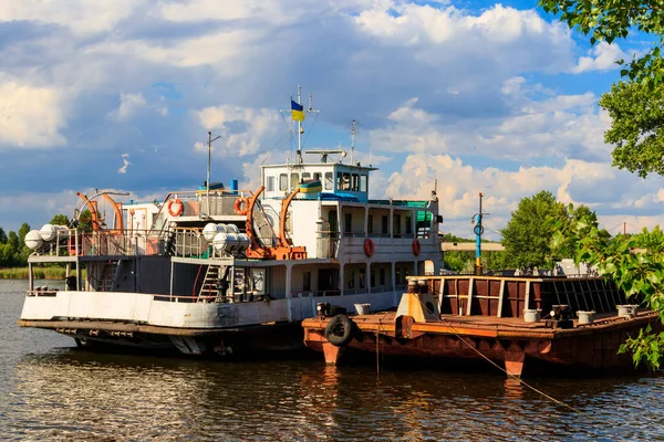 Ferryboat Muelle Río Dnieper Ucrania —  Fotos de Stock