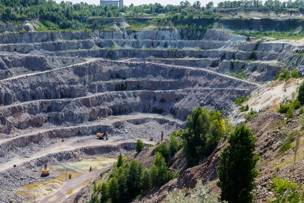 Extraction of mineral resources in the granite quarry