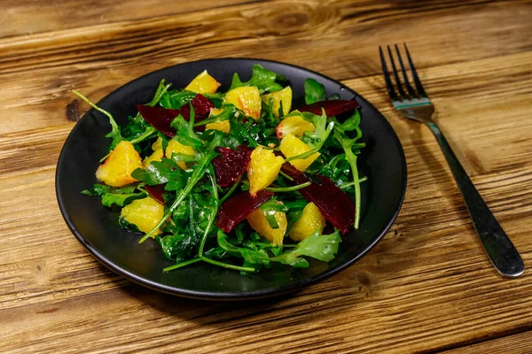Lekkere Salade Van Verse Arugula Rode Biet Sinaasappels Houten Tafel — Stockfoto