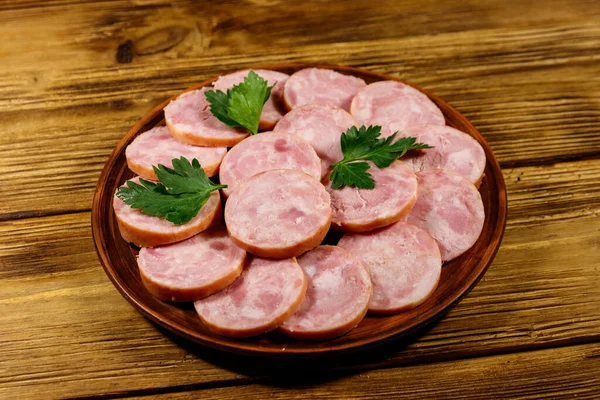 Salsicha Presunto Uma Chapa Mesa Madeira — Fotografia de Stock