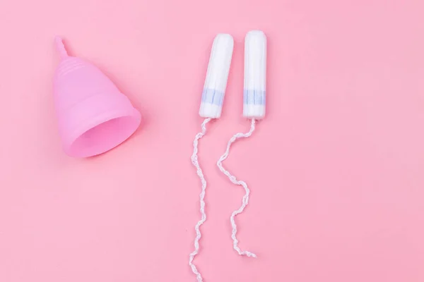 Coupe Menstruelle Silicone Réutilisable Rose Tampons Sur Fond Rose Vue — Photo